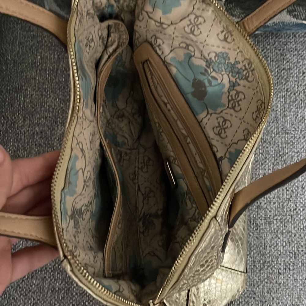 Guess Purse - Picture 3 of 4